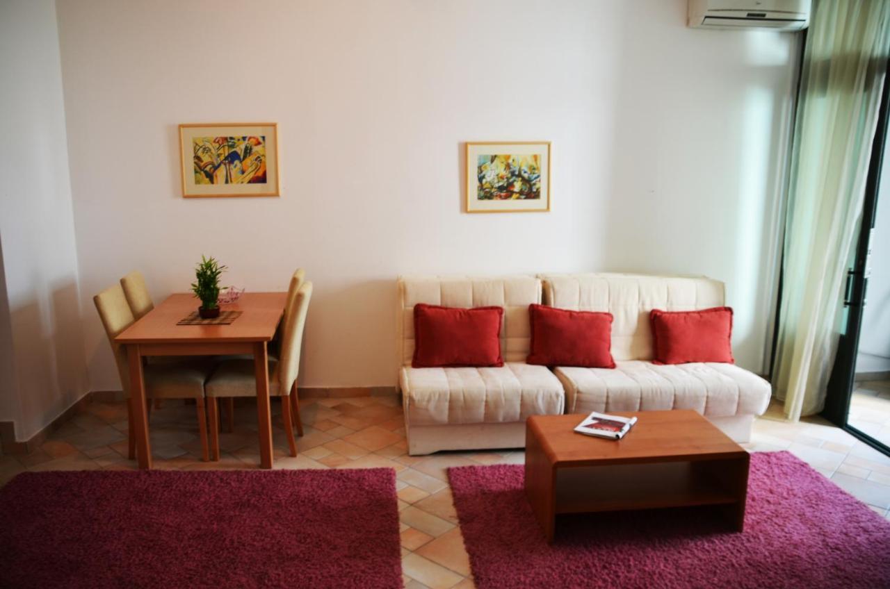 Apartments Secret Garden Sveti Stefan Exterior photo