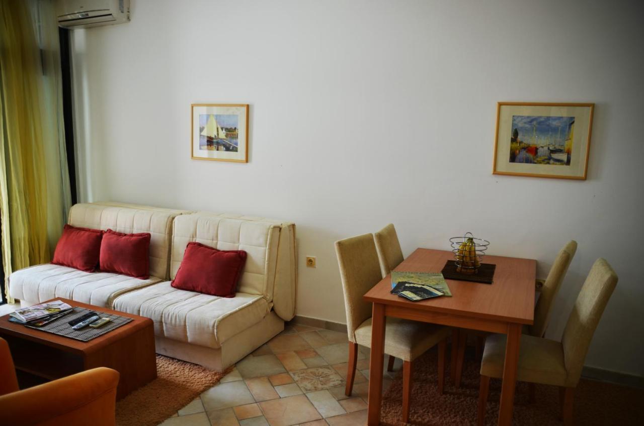 Apartments Secret Garden Sveti Stefan Exterior photo