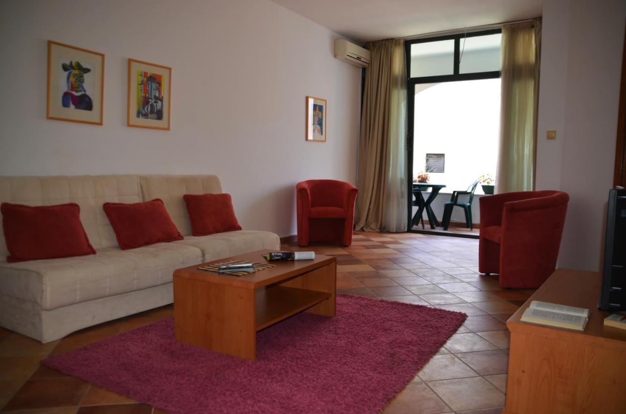 Apartments Secret Garden Sveti Stefan Exterior photo
