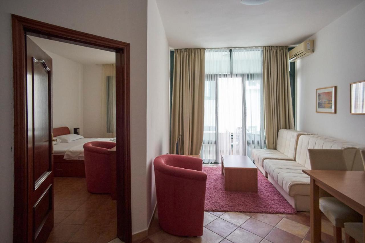 Apartments Secret Garden Sveti Stefan Exterior photo