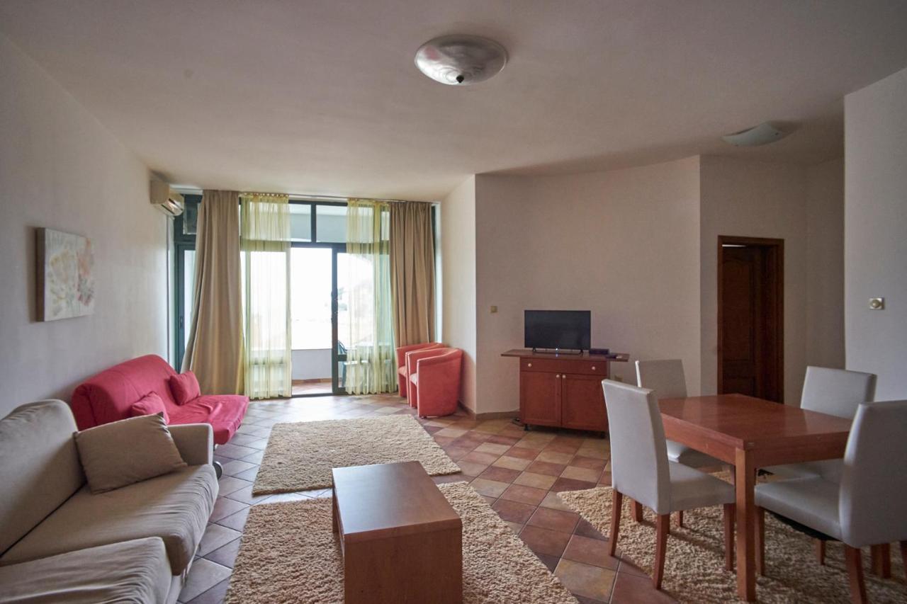 Apartments Secret Garden Sveti Stefan Exterior photo